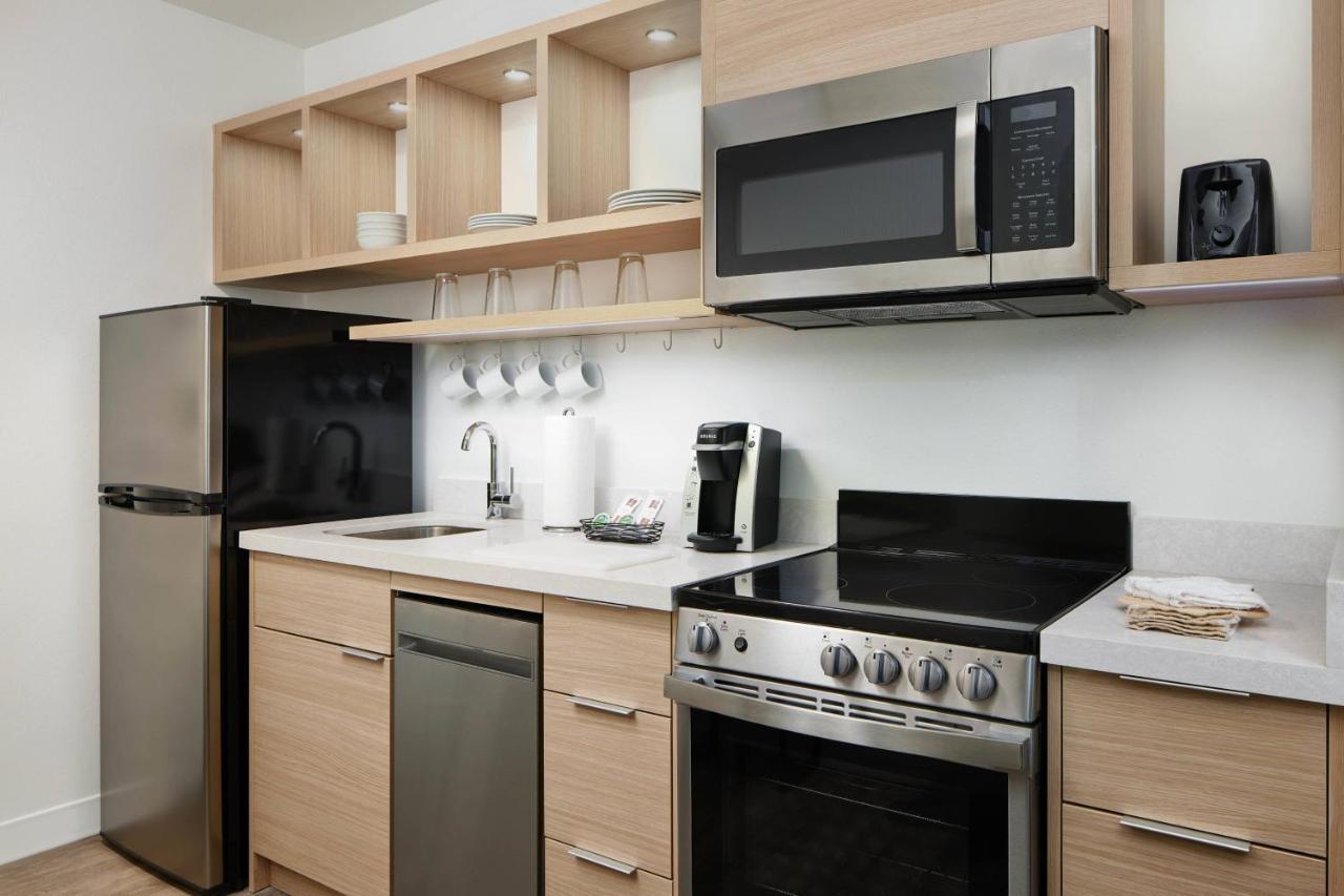 Towneplace Suites By Marriott Tampa Casino Area Orient Park Esterno foto