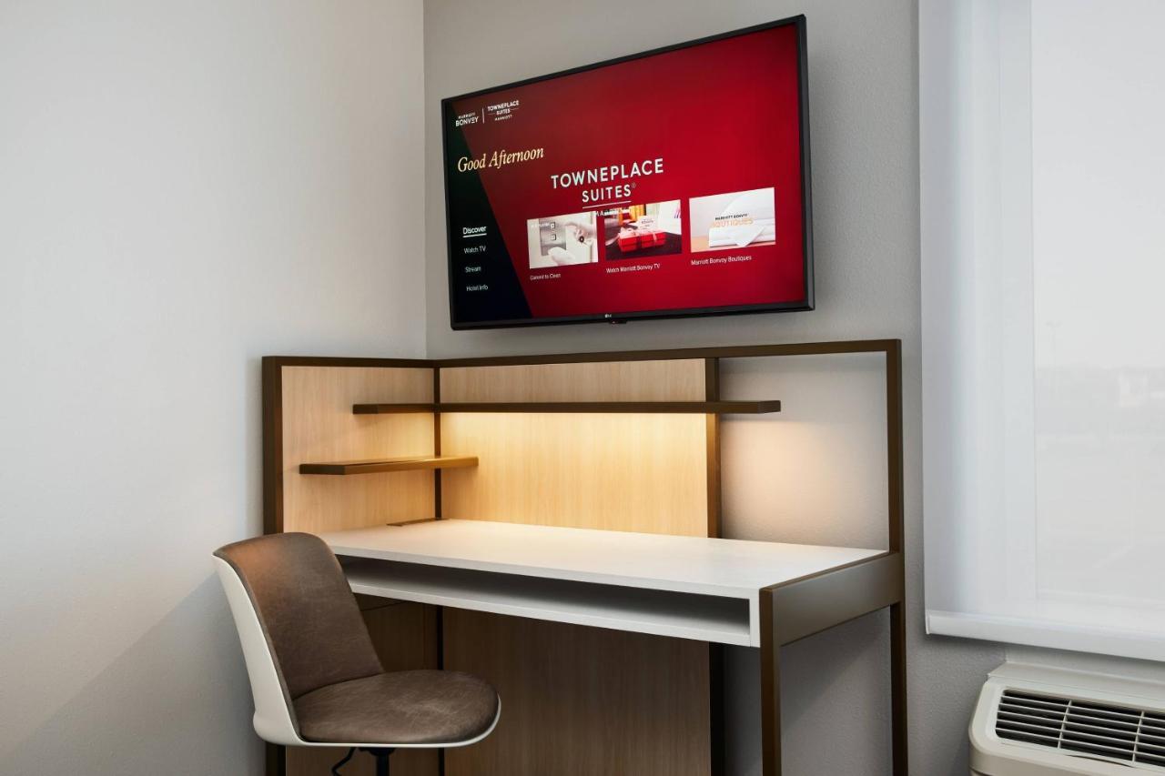 Towneplace Suites By Marriott Tampa Casino Area Orient Park Esterno foto