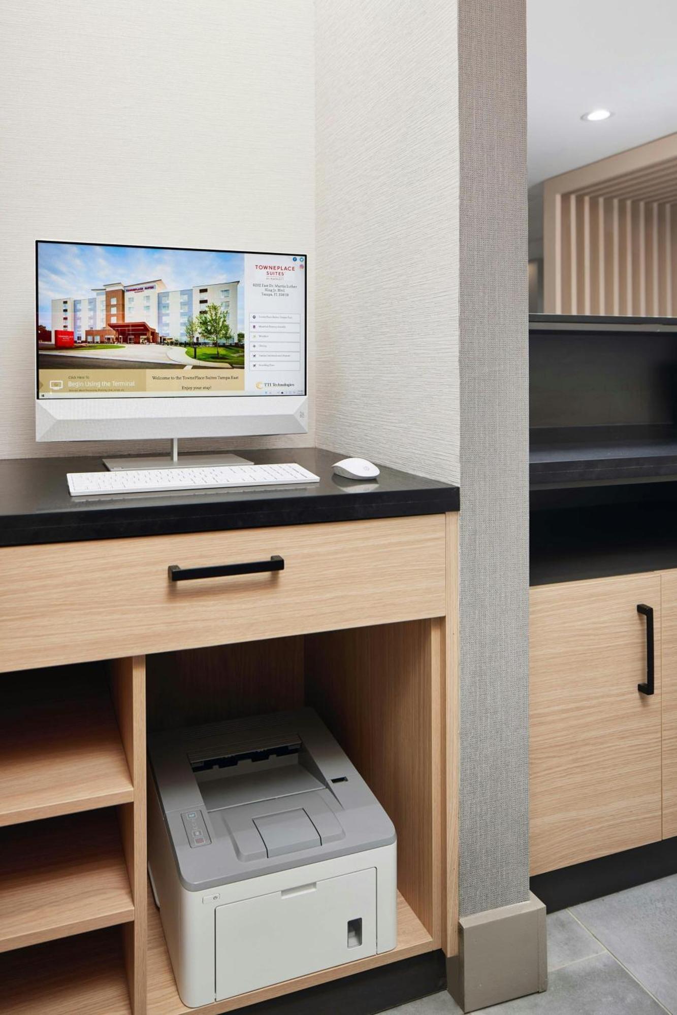Towneplace Suites By Marriott Tampa Casino Area Orient Park Esterno foto